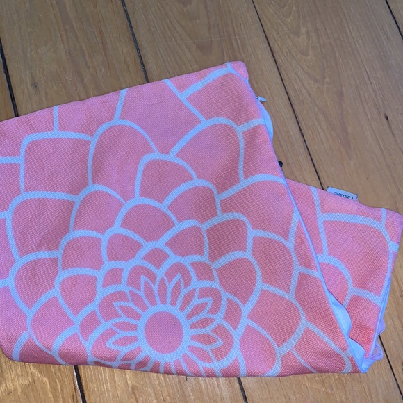 2 Pillow Cases Light Pink and White CaliTime - Picture 2 of 3